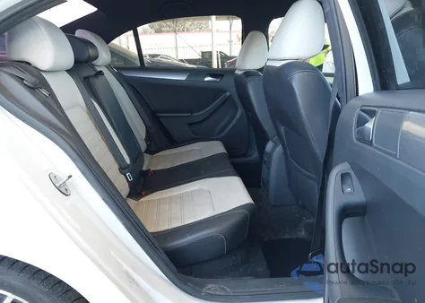 2016 Volkswagen Jetta 1.8T Sport z USA, uszkodzony, nr VIN 3VWD17AJXGM345538